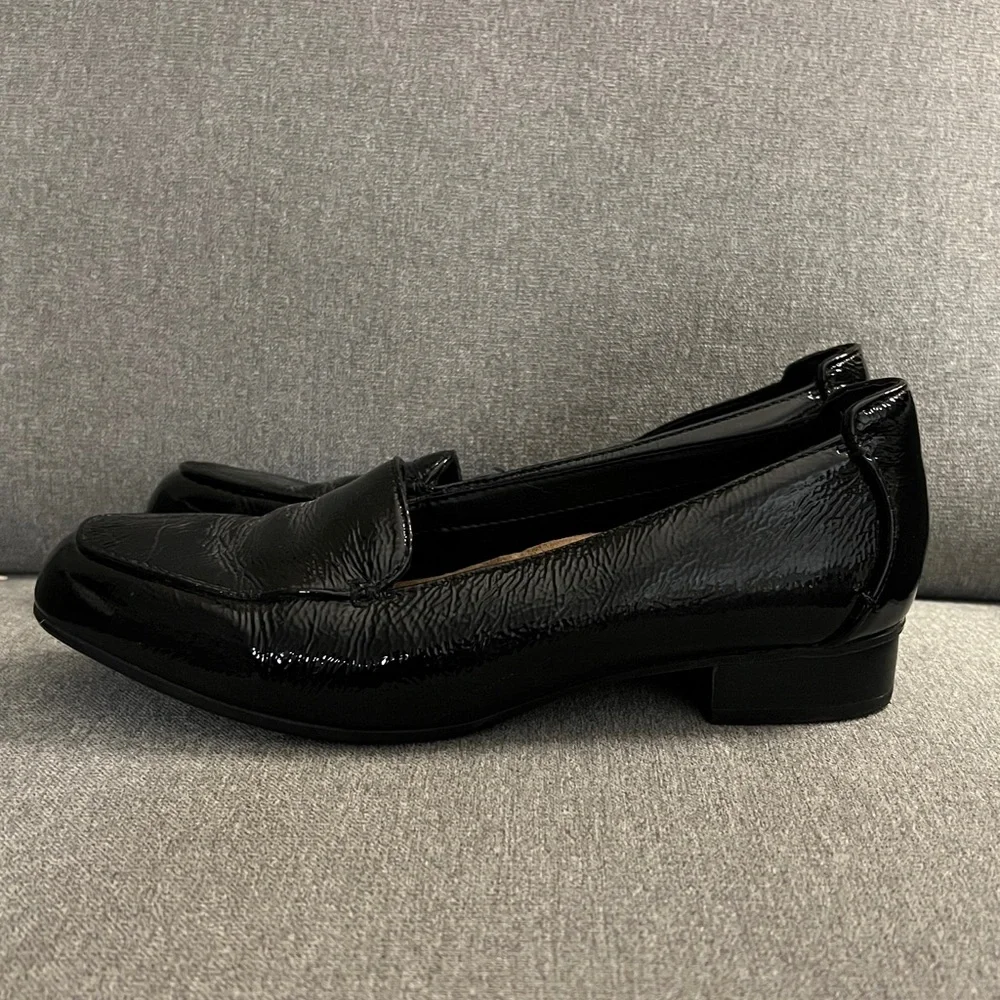 Clark’s Artisan loafers women’s size 7.5 - Picture 2 of 6